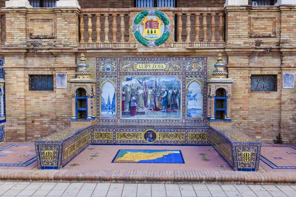 Provincia de Guipúzcoa, Banco de azulejos acristalados en la Plaza de España, Sevilla — Foto de Stock