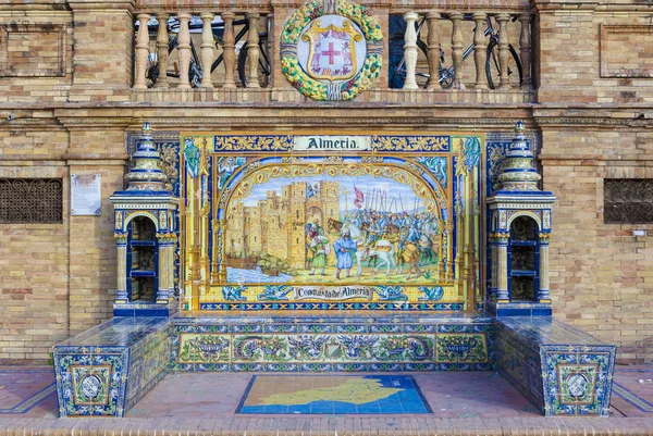 Almería, prosklený dlaždice lavičku na náměstí Španělsko, Sevilla — Stock fotografie