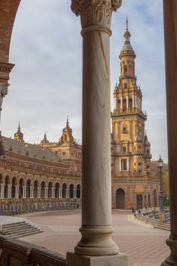 İspanya kare, Plaza de Espana, Seville, İspanya. Sundurma görüntülemek