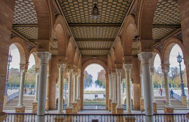 İspanya kare, Plaza de Espana, Seville, İspanya. Sundurma görüntülemek