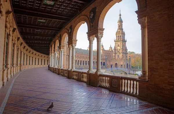 Španělsko náměstí Plaza de Espana, Sevilla, Španělsko. Pohled z verandy — Stock fotografie