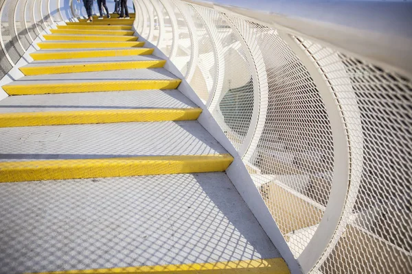 Dak footbridge voor voetgangers op Metropol Parasol, Sevilla, Sp — Stockfoto