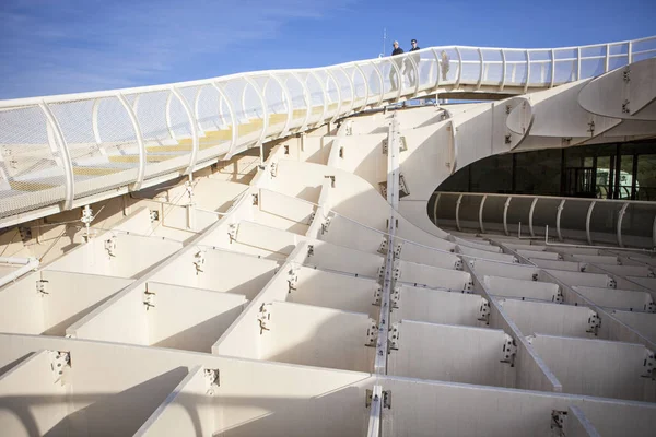 Dak footbridge voor voetgangers op Metropol Parasol, Sevilla, Sp — Stockfoto