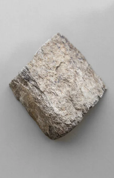 A kristályos pala kődarab elszigetelt — Stock Fotó