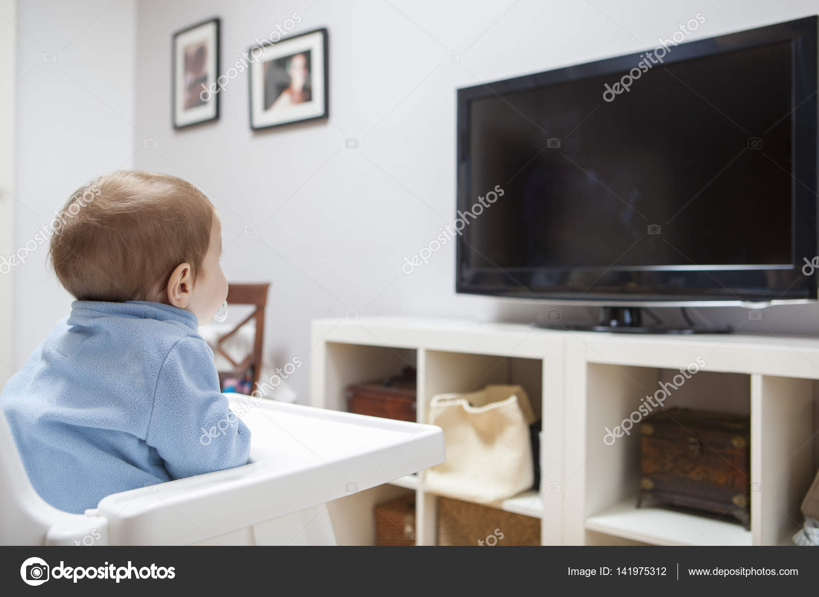 Baby boy watching television in living room — Stock Photo © Juan_G