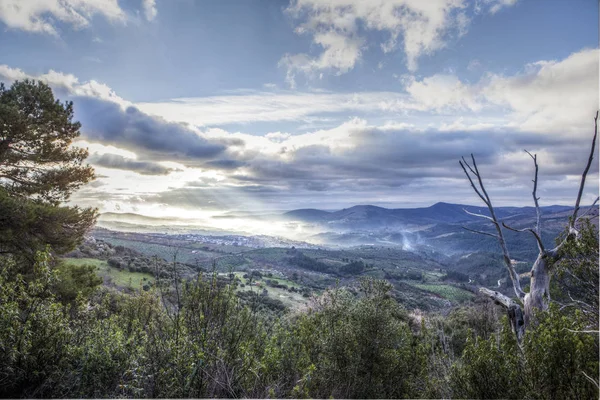 Guadalupe ville au lever du soleil, Espagne — Photo