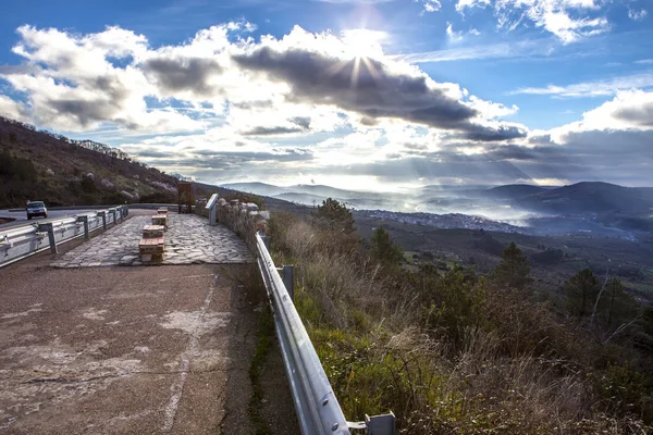 Geoparque paisagem e estrada, Cáceres, Espanha — Fotografia de Stock