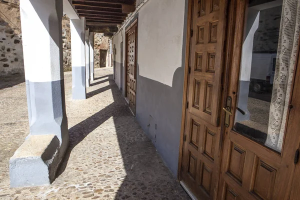Guadalupe gamla staden gator, Caceres, Spanien — Stockfoto