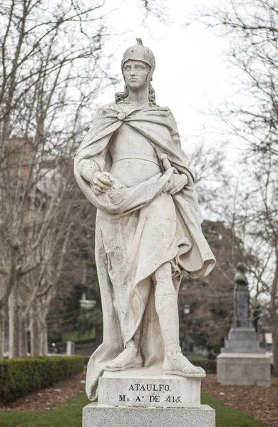 Rzeźba z King Ataulf Plaza de Oriente, Madryt, Hiszpania — Zdjęcie stockowe