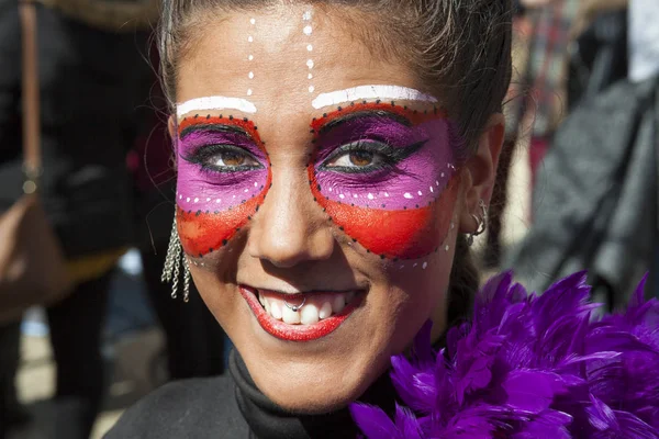 Młode ładne portret dziewczyny w paradzie karnawałowej Badajoz — Zdjęcie stockowe