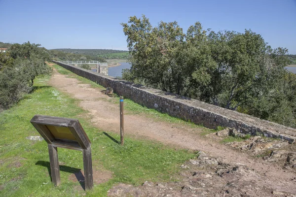 Av Cornalvo dammreservoaren från toppen av väggen, Extremadura, Spa — Stockfoto