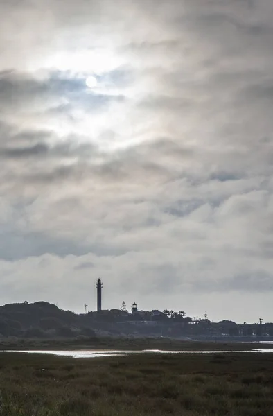 Phare El Rompido et marina au lever du soleil des marais — Photo