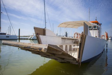 El Rompido Marina, İspanya için yaklaşan feribot
