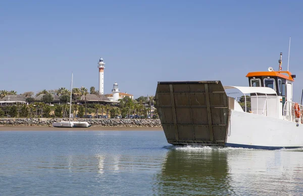 Veerboot vertrekt van El Rompido Marina, Huelva, Spanje — Stockfoto