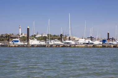 El Rompido marina ve nehir Piedras Sudan, Huelva görülen şehir