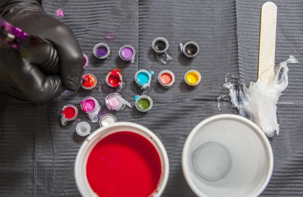 Tattoo artist refilling the pen with red ink — Stock Photo, Image