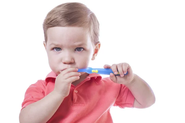 Niedlicher kleiner Junge beim Zähneputzen — Stockfoto