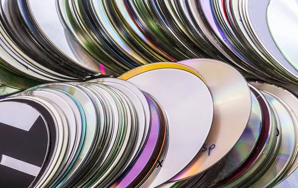 Cargas de discos cd usados antigos — Fotografia de Stock
