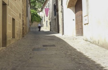 Komuta sizde Trujillo ortaçağ bir sokakta yürüme