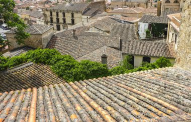 Ortaçağ Trujillo kenti, İspanya çatılar üst kısmından görüntülemek