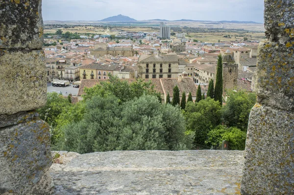 Vista da muralha, Castelo para o centro de Trujillo medieval — Fotografia de Stock