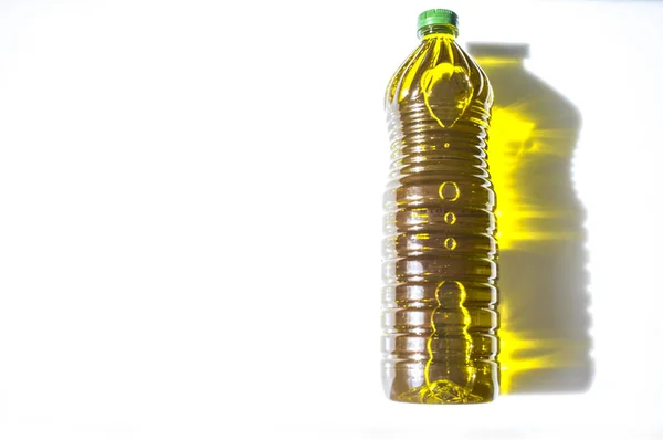 Olive oil bottled in PET with golden reflections — Stock Photo, Image
