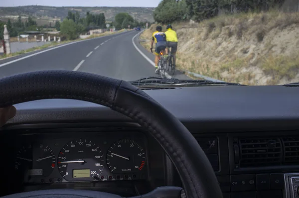 Pomalé jízdy za cyklisté na silnici — Stock fotografie