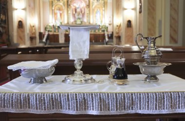 Katolik liturjik nesne. Ayin ekmeğine, Şarap kadehi, wat