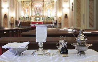 Katolik liturjik nesne. Ayin ekmeğine, Şarap kadehi, wat