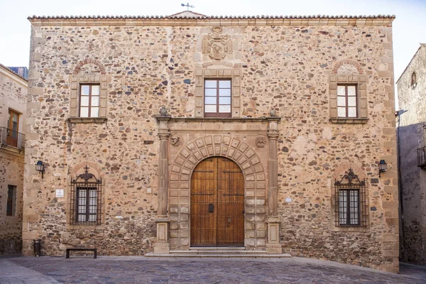 Edificio del Arzobispo Palace, Cáceres — Foto de Stock