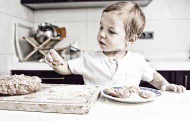 Köfte yoğurma erkek bebek