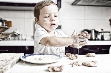 Köfte yoğurma erkek bebek