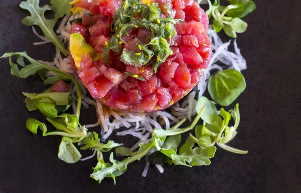 Ton balıklı tartar çanak