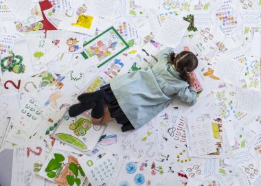 Öğrenci yüz yıl boyunca ödevini üzerinde bırakır