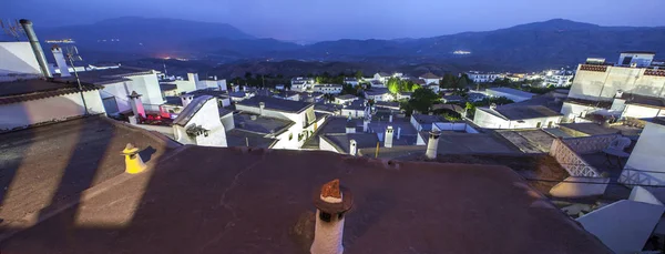 Vesnice Yegen v noci v pohoří Alpujarras, Granada, — Stock fotografie