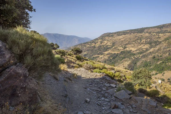 Πεζοπορική διαδρομή κατά μήκος στο Lanjarón, Γρανάδα, Ισπανία — Φωτογραφία Αρχείου