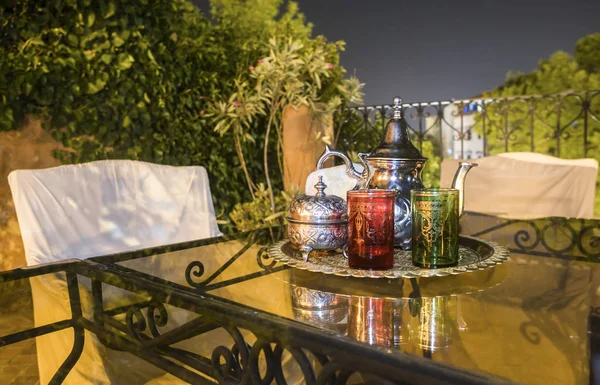 Festa do chá marroquino criado em um quente velas orientais atmosp — Fotografia de Stock