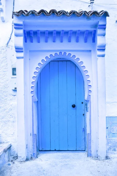Modré malované dveře — Stock fotografie