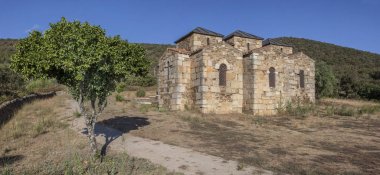In Basilica of Santa Lucia del Trampal, açık havada görünümü