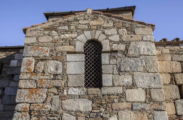 Basilique Visigothique de Santa Lucia del Trampal, Détail de la fenêtre — Photo