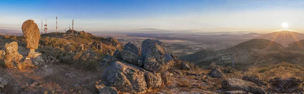 Montanchez verschuiven steen Panoramic, Extremadura, Spanje — Stockfoto