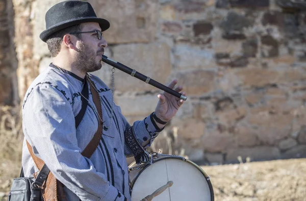 Traditional flute player and drummer from North Extremadura — Stock Photo, Image