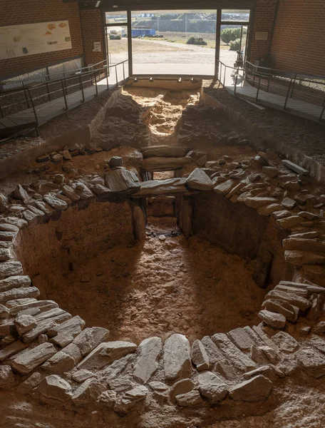 Primo raggio di sole del solstizio d'inverno presso il sito di Huerta Montero, Spagna — Foto Stock