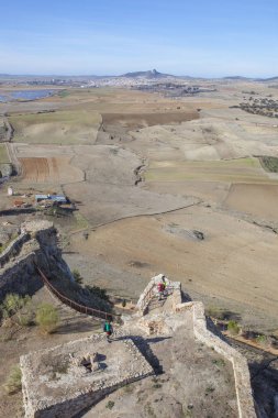 Belmez Kalesi, Cordoba, İspanya ziyaret yürüyüşçülerin aile