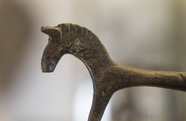Bronce kutu kapak at şeklinde Cancho Roano tapınağa ait-