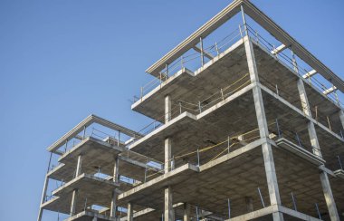 İnşaat alanında, yeni bir daire bina