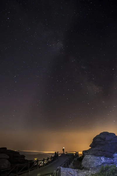 Céu estrelado fundo à noite em El Torcal de Antequera natural — Fotografia de Stock