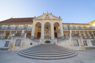 Portekiz 'deki Coimbra Üniversitesi' nde Latina binası.