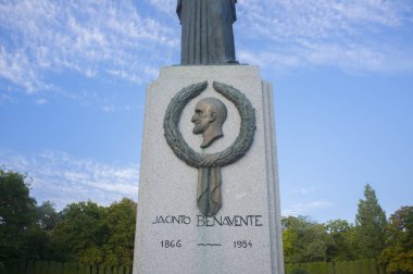 Jacinto Benavente anıtı El Retiro Park, Madrid, İspanya 'da