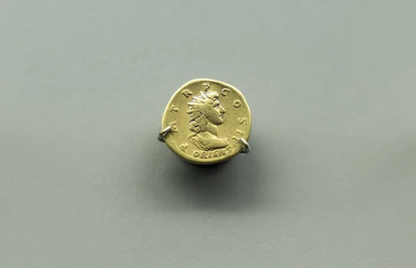 Roman emperor Commodus gold coin — Stock Photo, Image